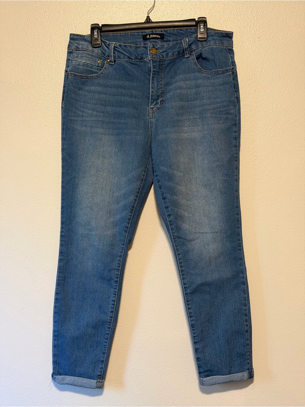 d. jeans Women's Ankle Jeans in Medium Blue